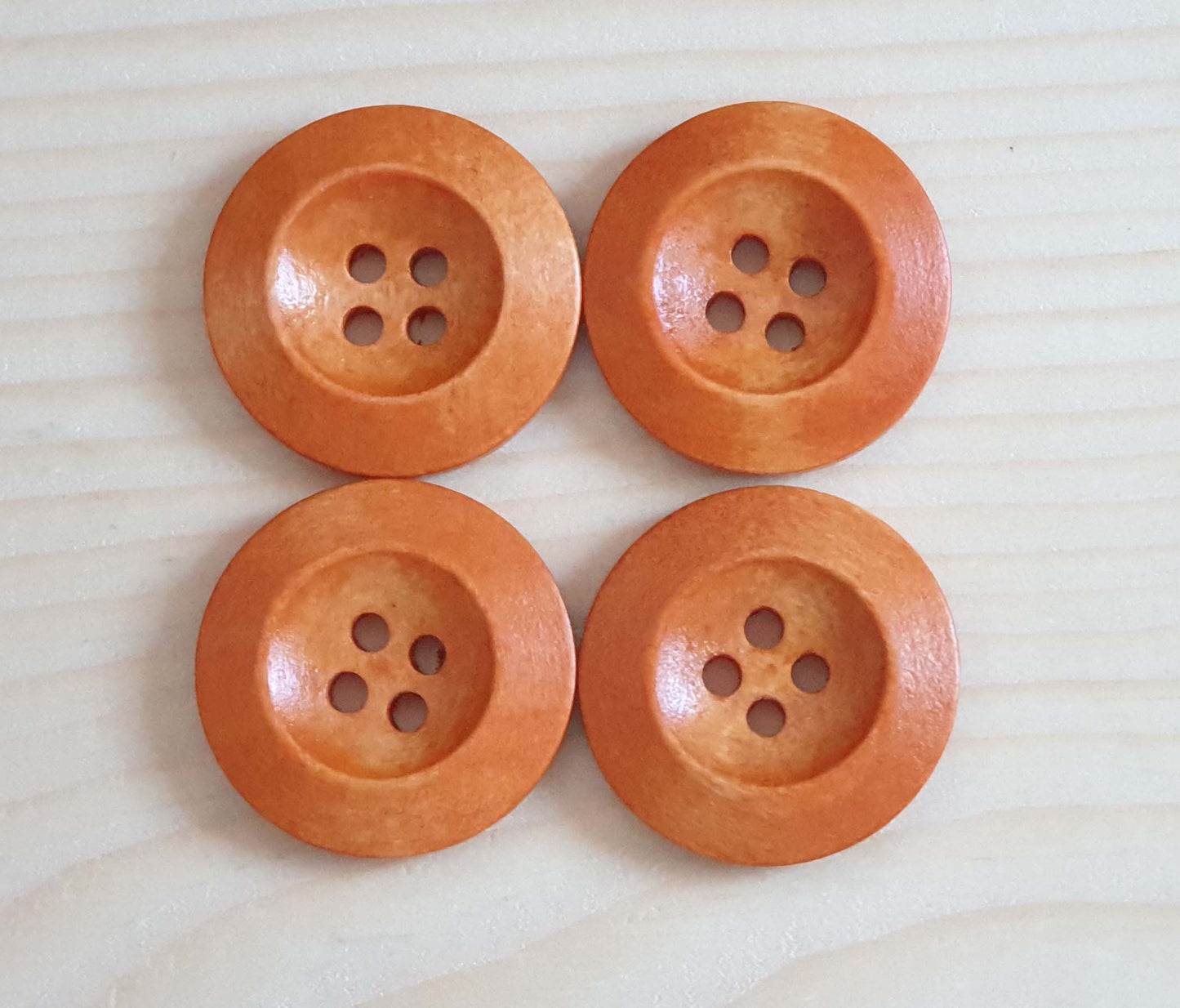 Clearance // WEDGE EDGE / Peach 4-Hole Wooden Buttons / 15-25mm