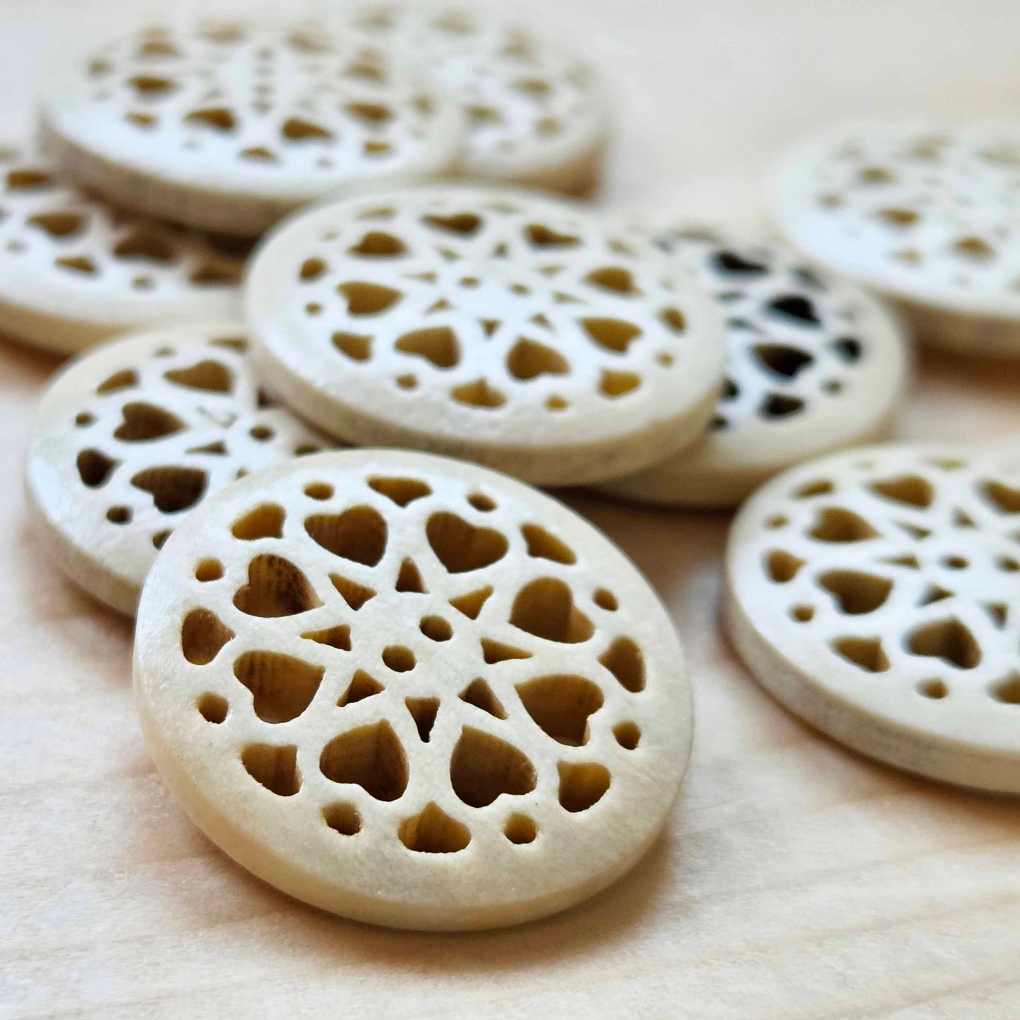WHETU / Beige 2-Hole Wooden Buttons / 20mm (Set of 6)