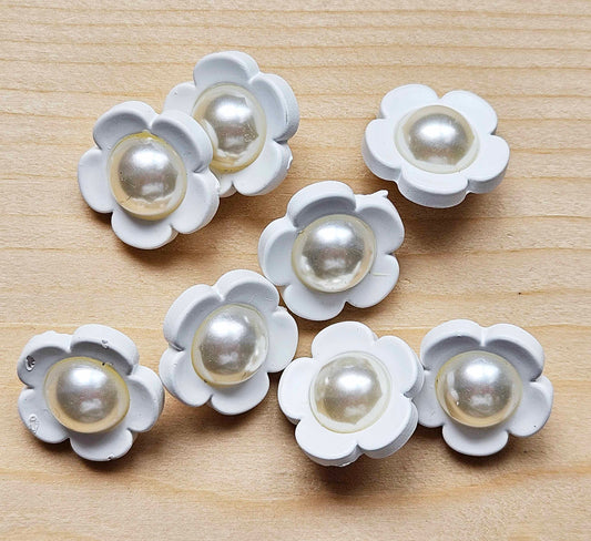 SNOW PETALS SHANK / Imitation Pearl Plastic Shank Buttons / 17.5mm (Set of 10)