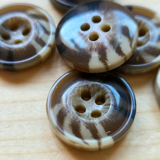 Wildcat Elegance / 4-Hole Resin Buttons / 18mm (Set of 6)