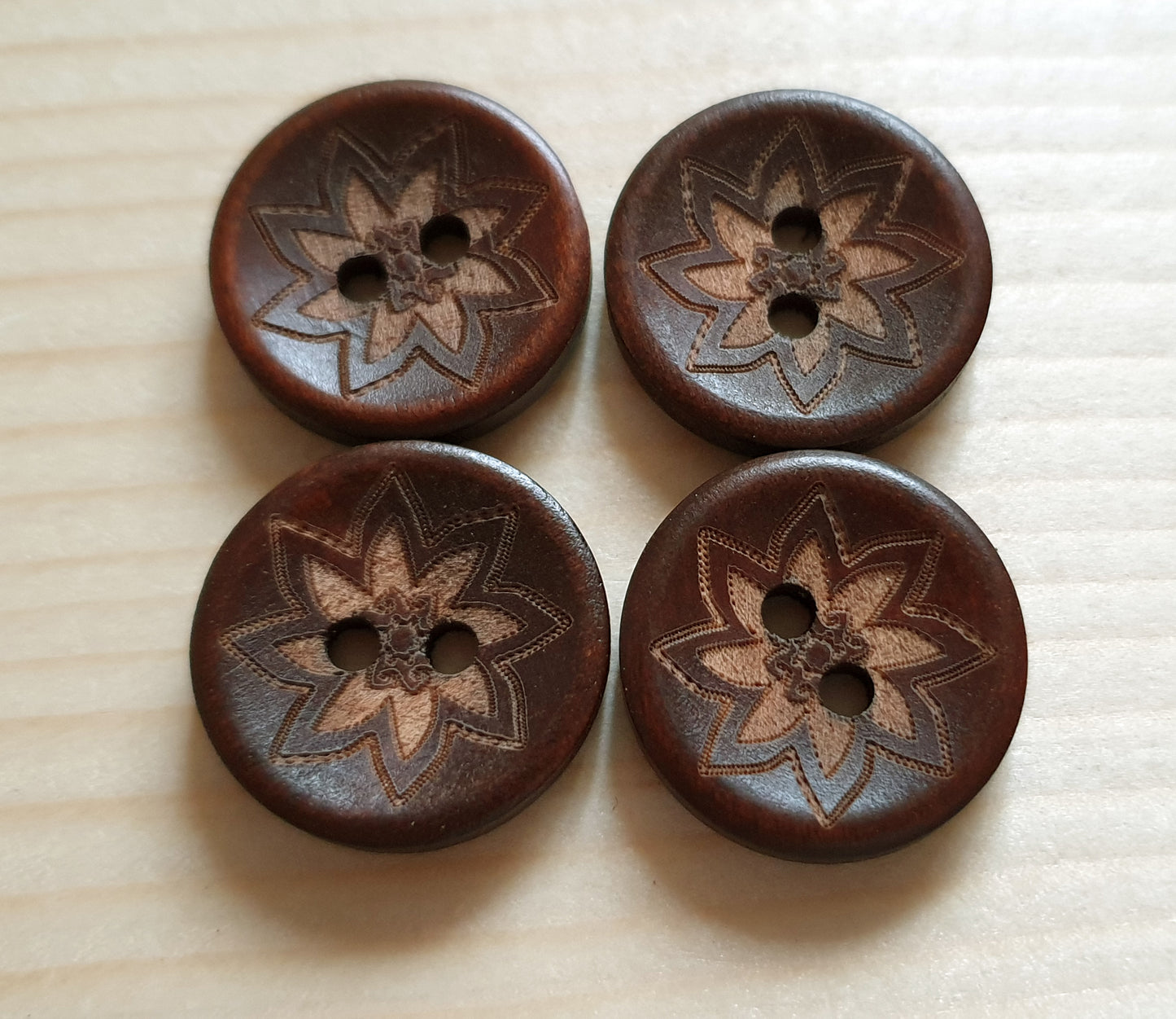 AvoDesigns MANDALA STARFLOWER / 20mm - 6 buttons / Wooden Buttons / Sewing Buttons