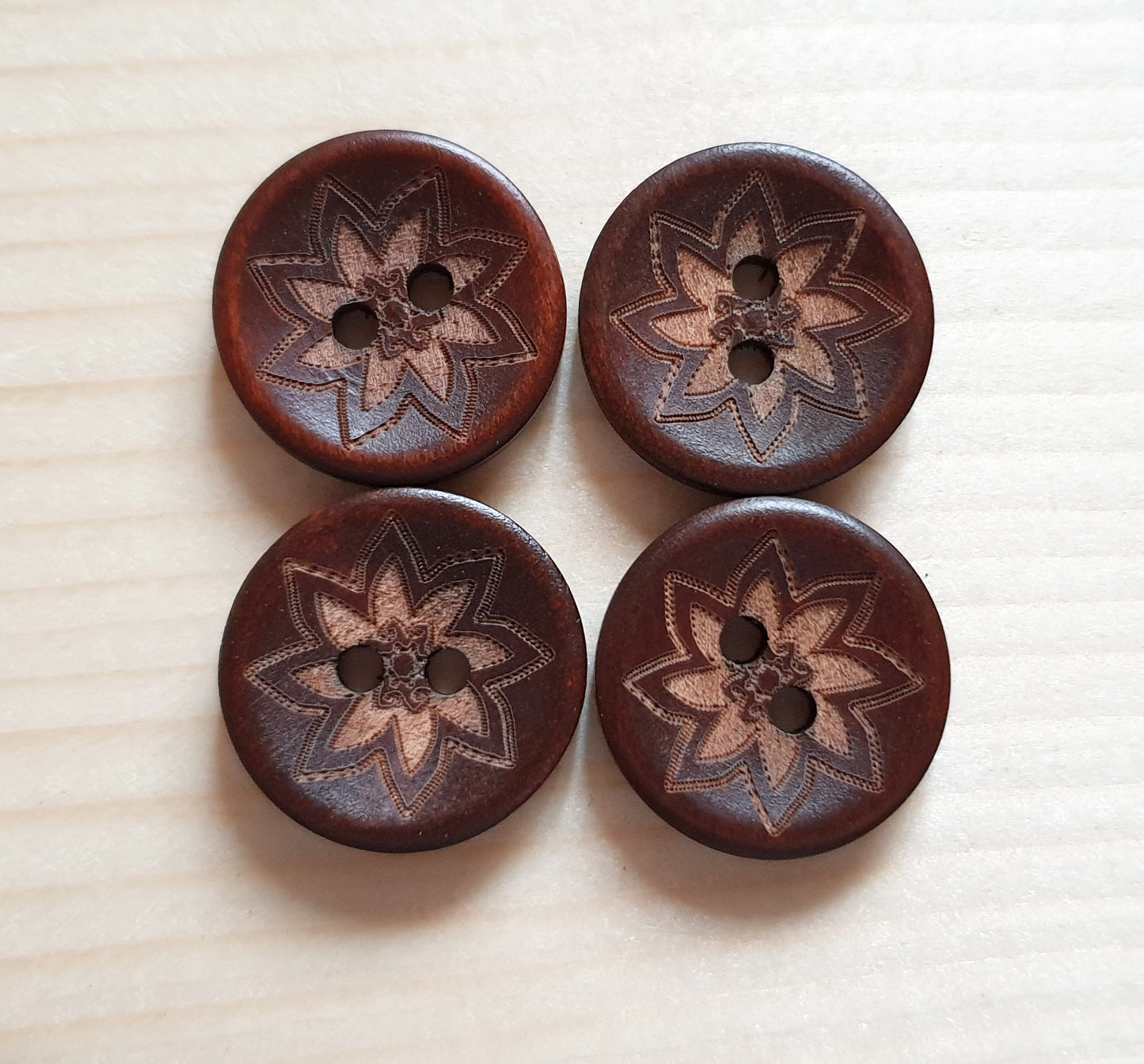 AvoDesigns MANDALA STARFLOWER / 20mm - 6 buttons / Wooden Buttons / Sewing Buttons