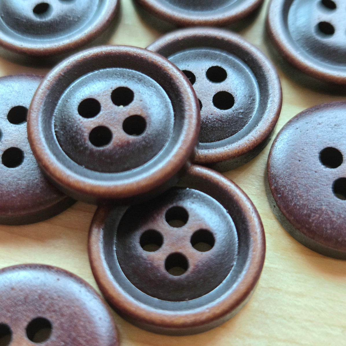Woodland Brown / Resin Buttons / 15-20mm (Set of 6)