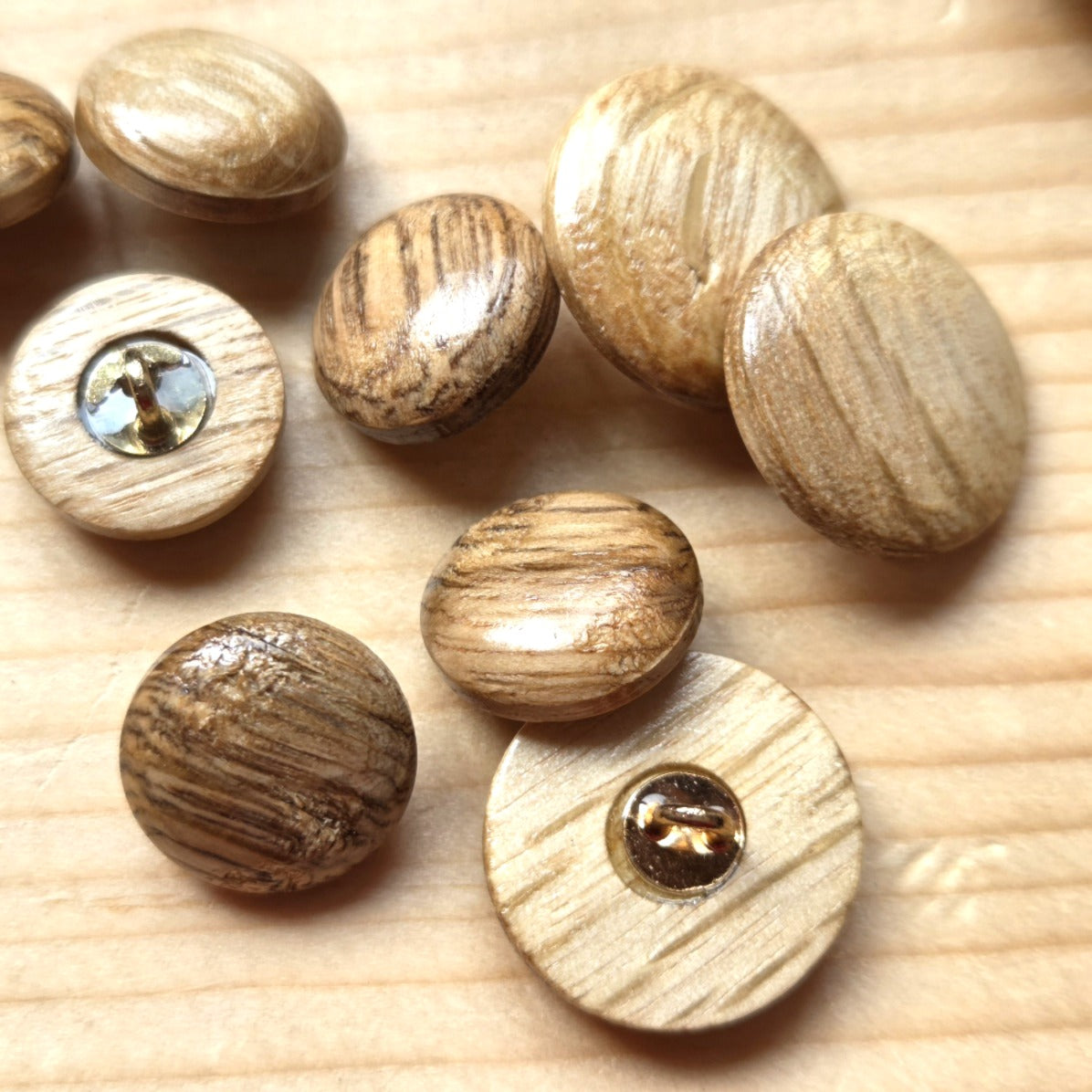 WOODLAND SHANK / Brown Wooden Metal Shank Buttons / 15-20mm (Set of 6)