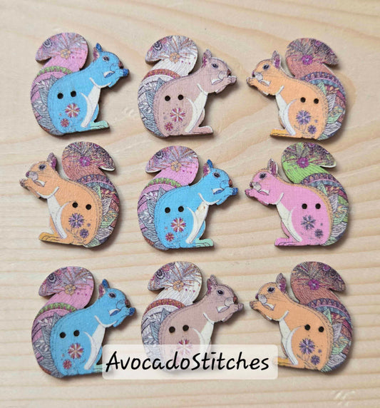 WOODLAND SQUIRREL / 28*30mm / 8 buttons / Wooden Buttons / Sewing Buttons