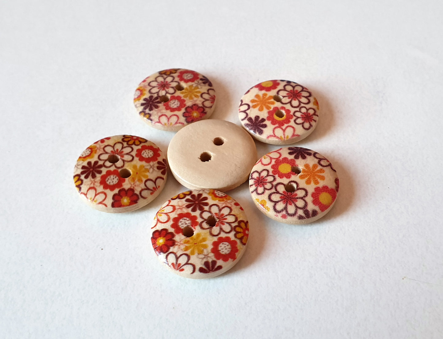 BABY FLOWERS / 18mm - 6 buttons / Wooden Buttons / Sewing Buttons