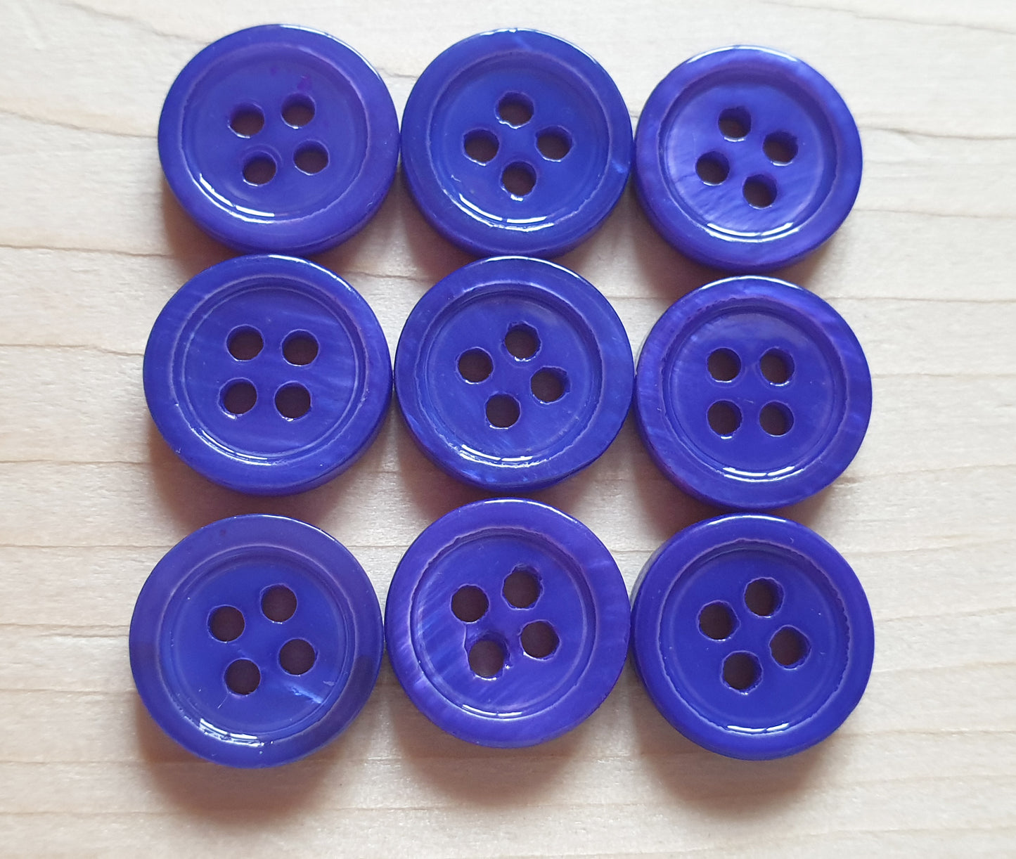 4-Hole PURPLISH BLUE DYED SEASHELL / 11.5mm / Set of 6 buttons / MOP Shell Buttons / Sewing Buttons