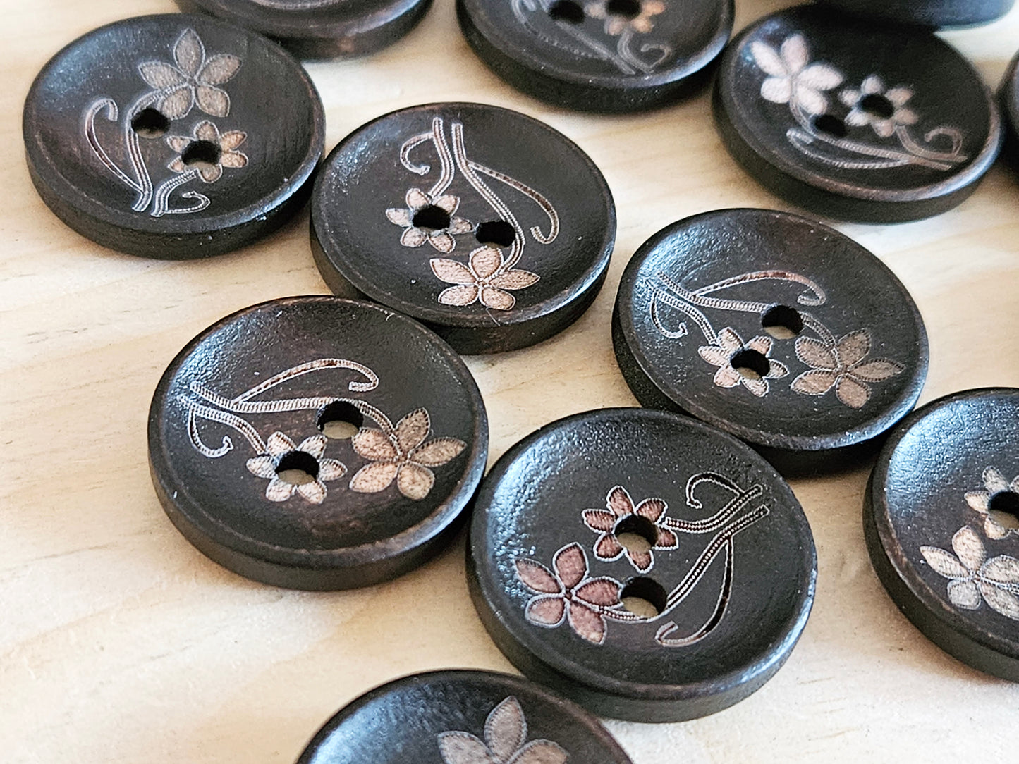 AvoDesigns MOM & ME DAISIES UMBER BROWN / 20mm - 6 buttons / Wooden Buttons / Sewing Buttons