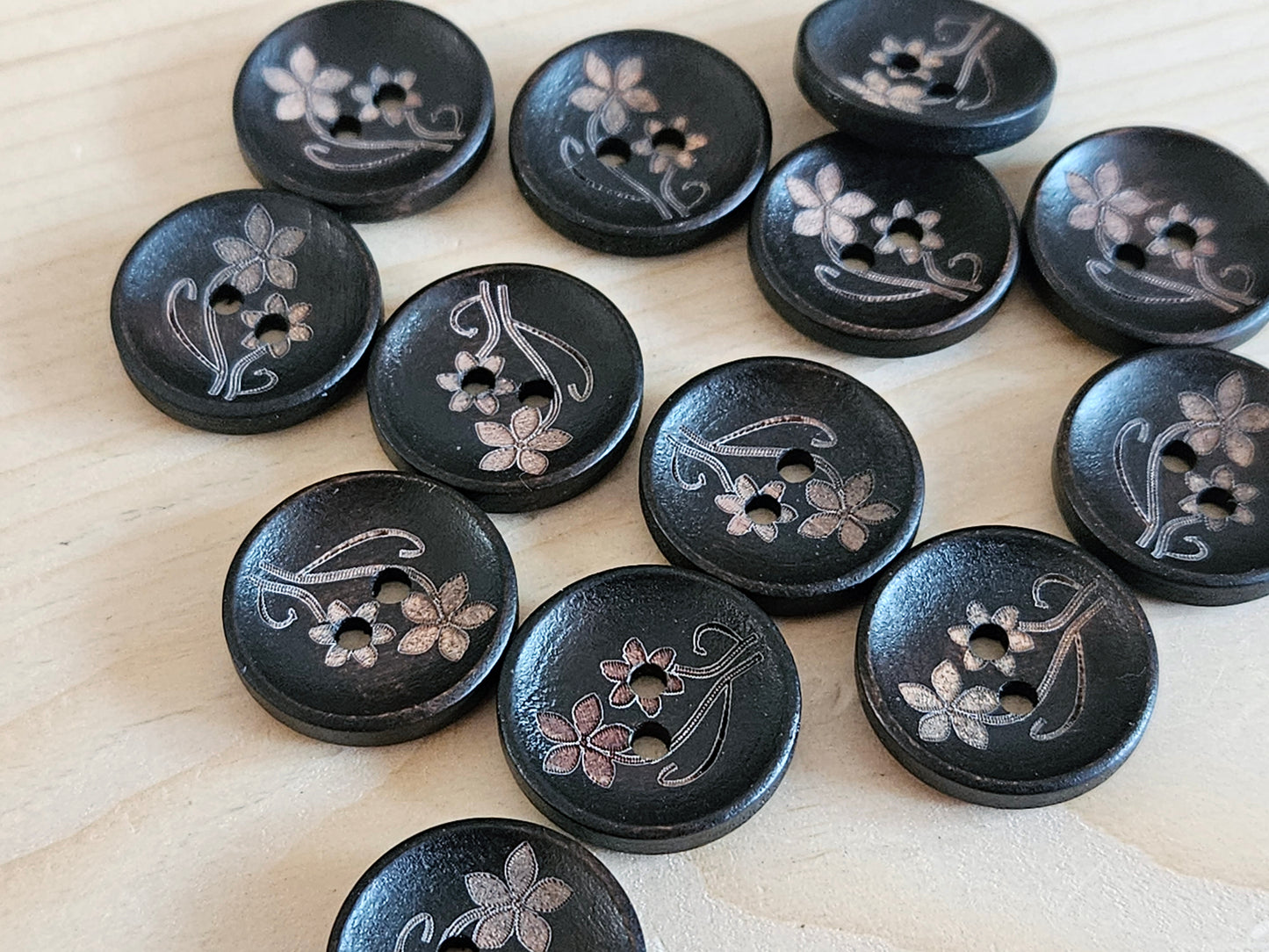 AvoDesigns MOM & ME DAISIES UMBER BROWN / 20mm - 6 buttons / Wooden Buttons / Sewing Buttons