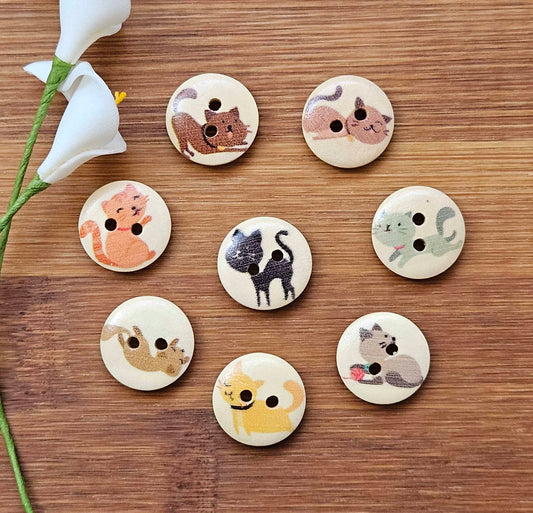 PLAYFUL CATS / 15mm - 6 buttons / Wooden Buttons / Sewing Buttons