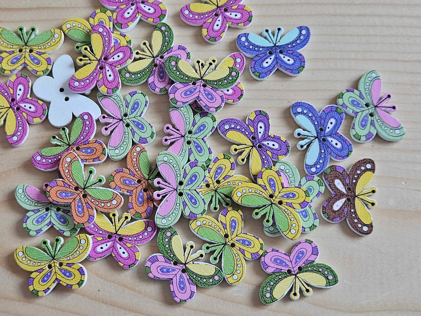 Clearance // SWALLOWTAIL BUTTERFLY / Wooden Buttons (Set of 8)