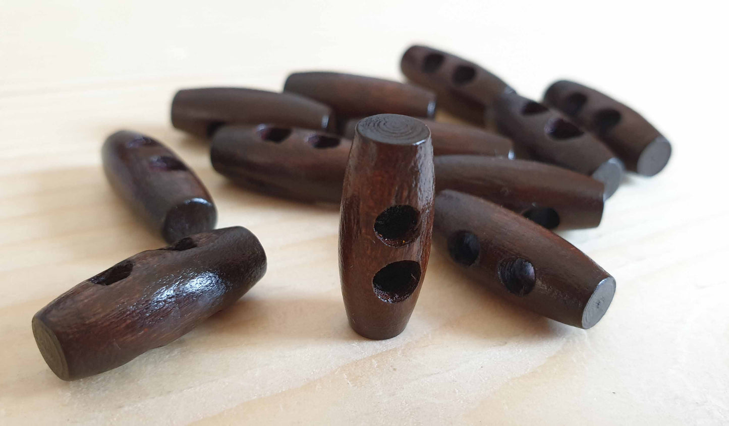 WOODEN TOGGLE DARK BROWN / 20mm / Set of 8 buttons / Wooden Toggle Buttons / Sewing Buttons