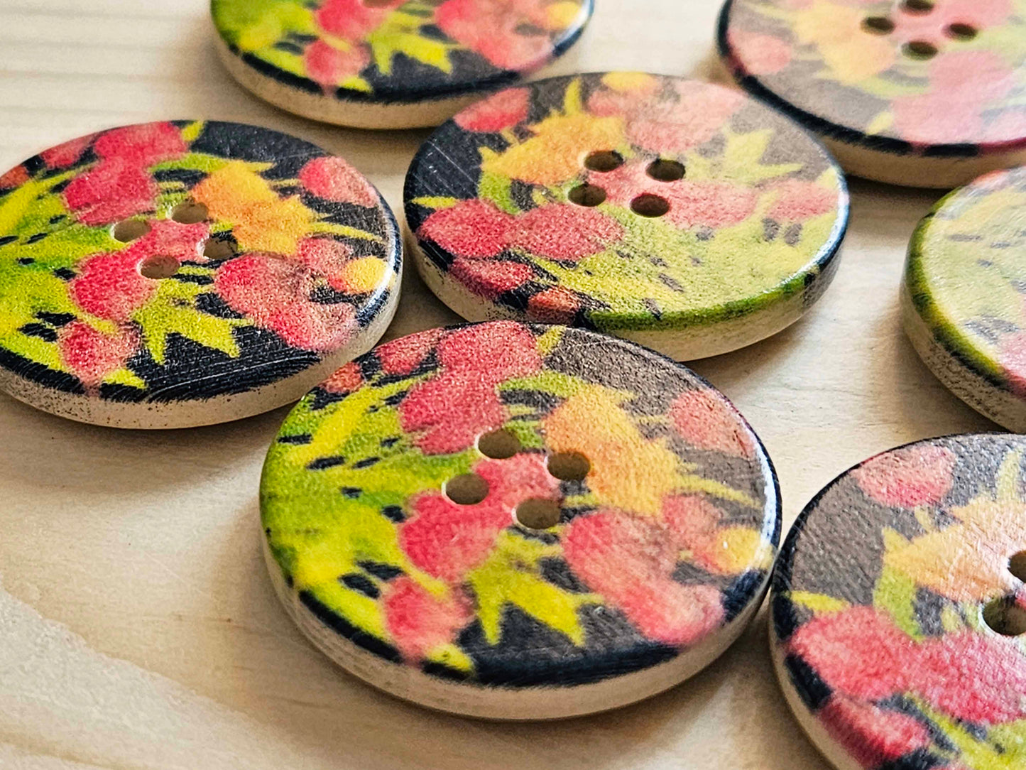 TULIP GARDEN / 30mm / Wooden Buttons / Sewing Buttons