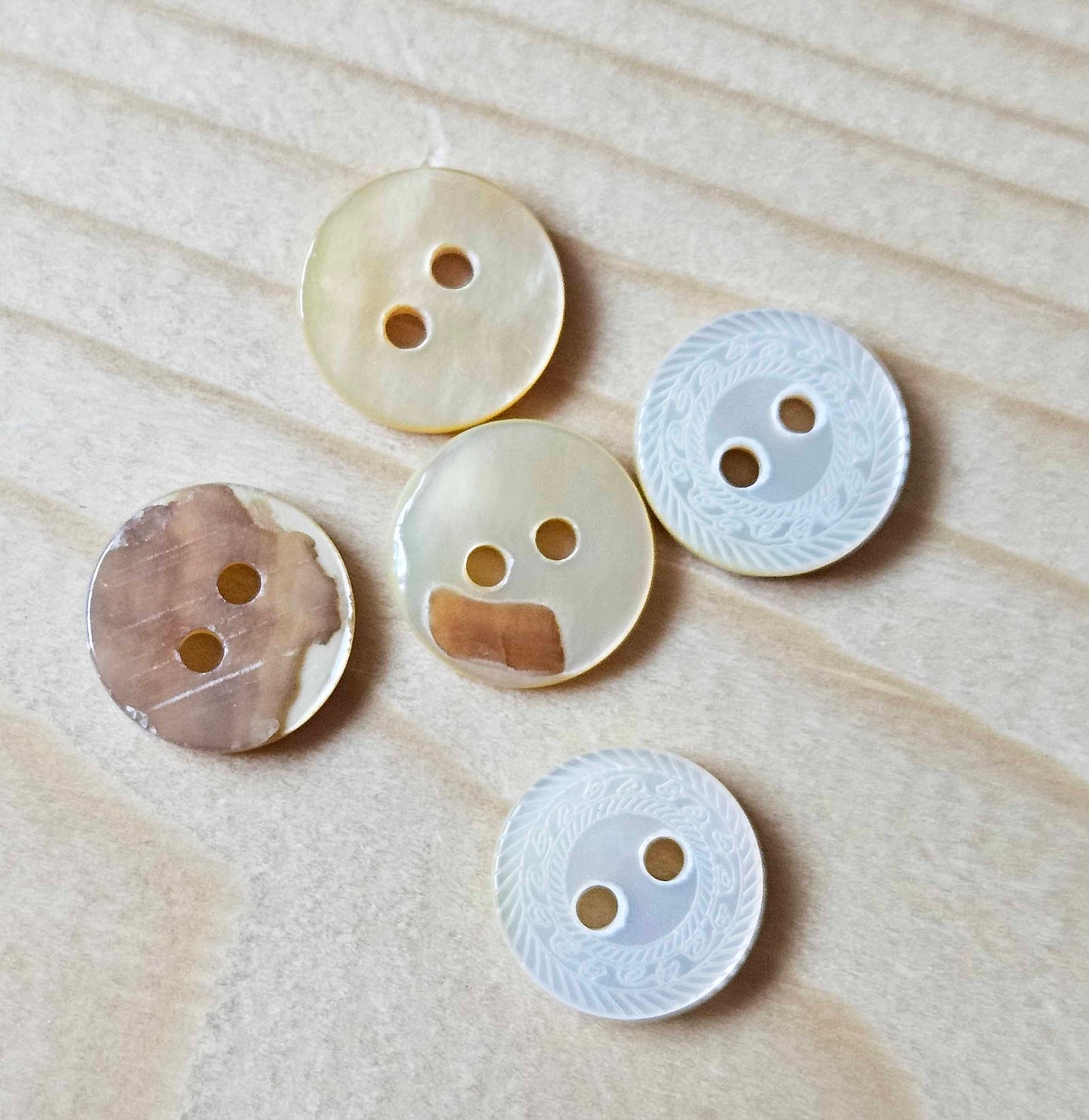 SEASHELL VINTAGE / 11mm / MOP Shell Buttons / Sewing Buttons