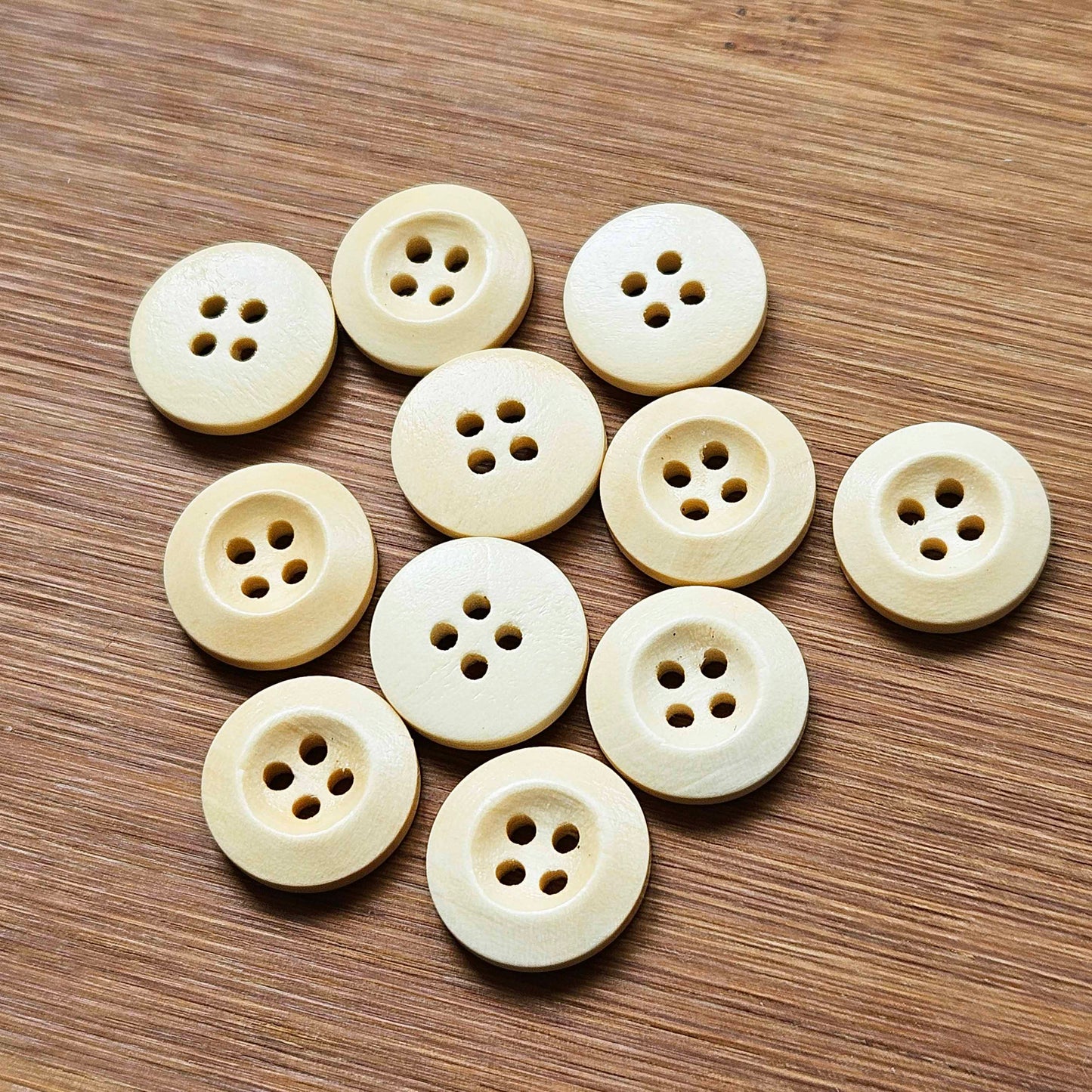 Clearance // WEDGE EDGE / Beige Cream 4-Hole Wooden Buttons / 15mm (Set of 10)