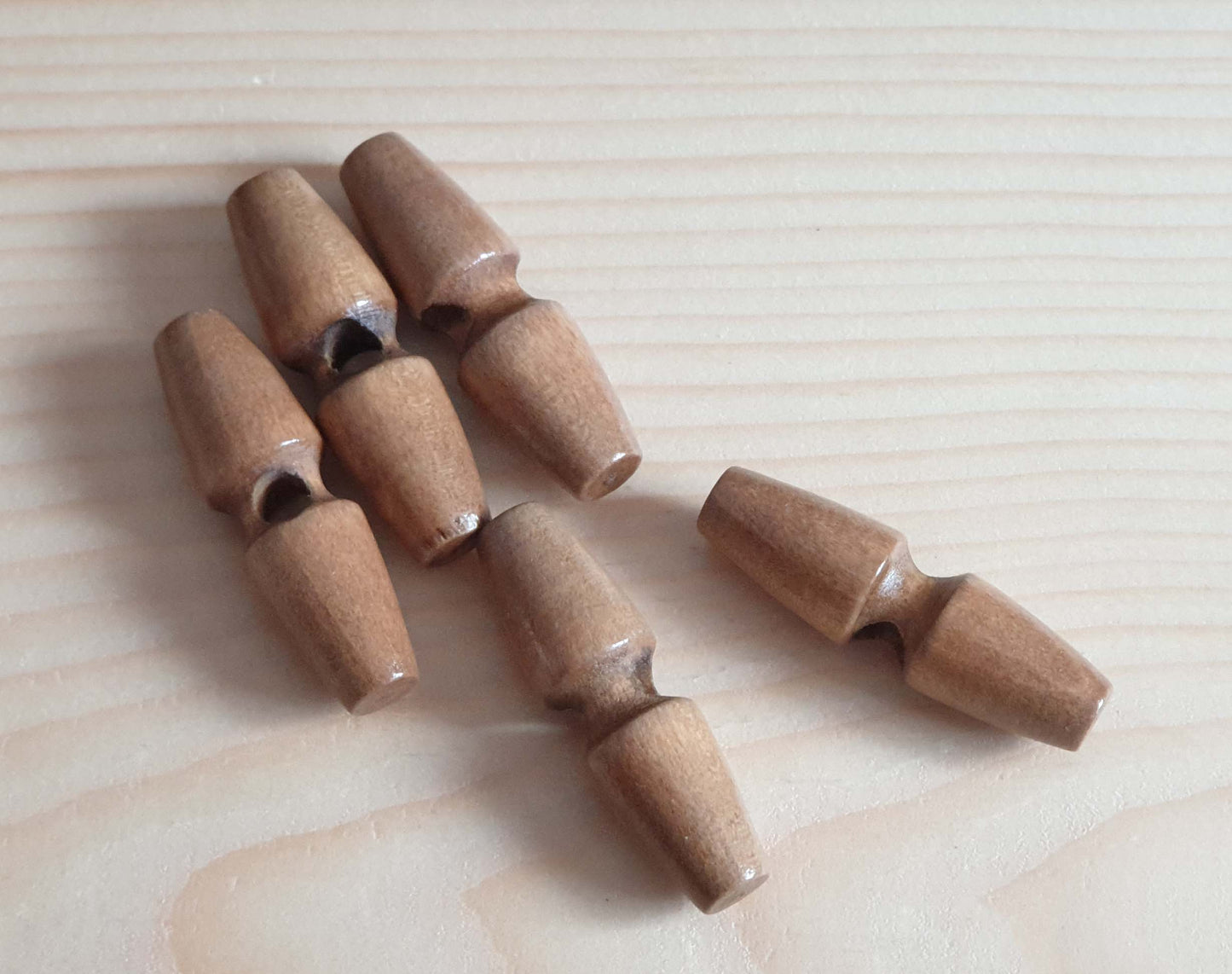 WOODEN TOGGLE LIGHT COFFEE BROWN / 40-50mm / Wooden Single Hole Toggle Buttons / Sewing Buttons