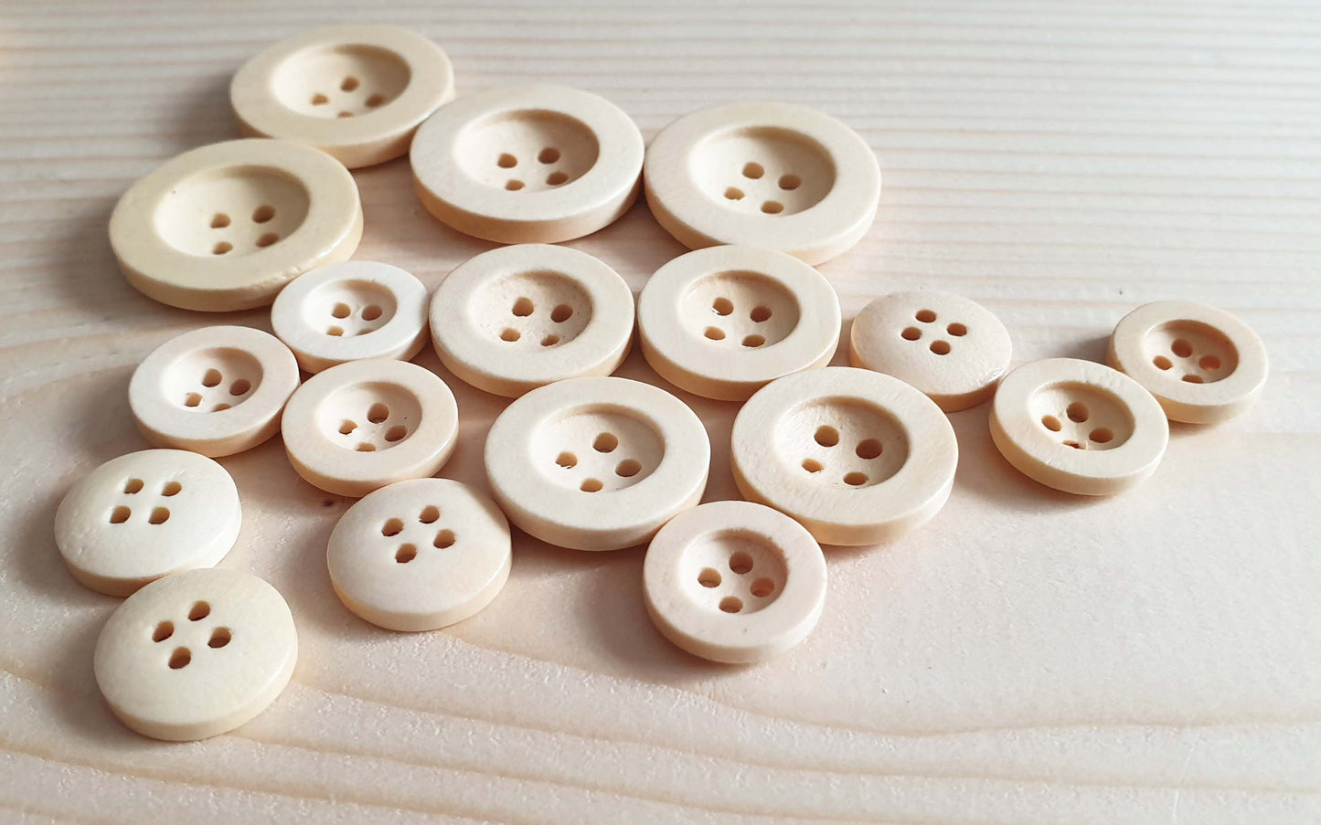 FLAT WIDE EDGE BEIGE OFF-WHITE / 10-35mm / Wooden Buttons / Sewing