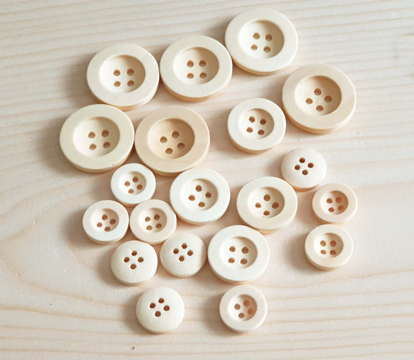 FLAT WIDE EDGE BEIGE OFF-WHITE / 10-35mm / Wooden Buttons / Sewing