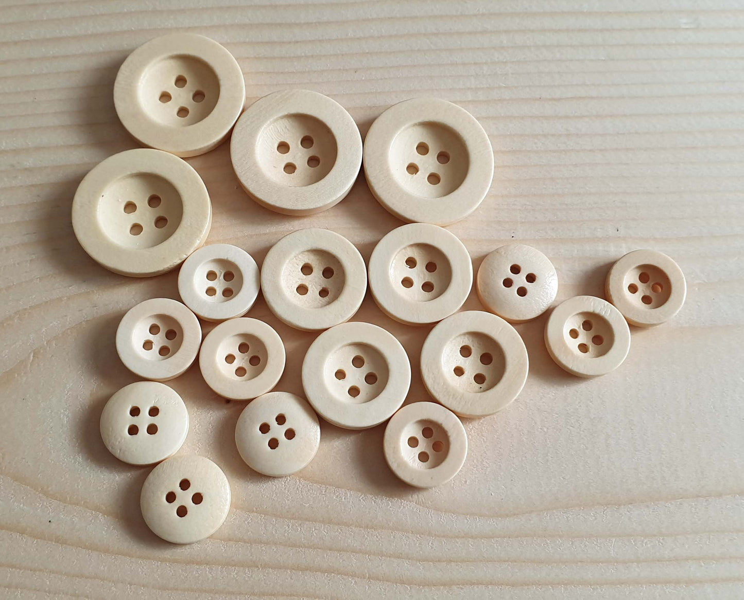 FLAT WIDE EDGE BEIGE OFF-WHITE / 10-35mm / Wooden Buttons / Sewing