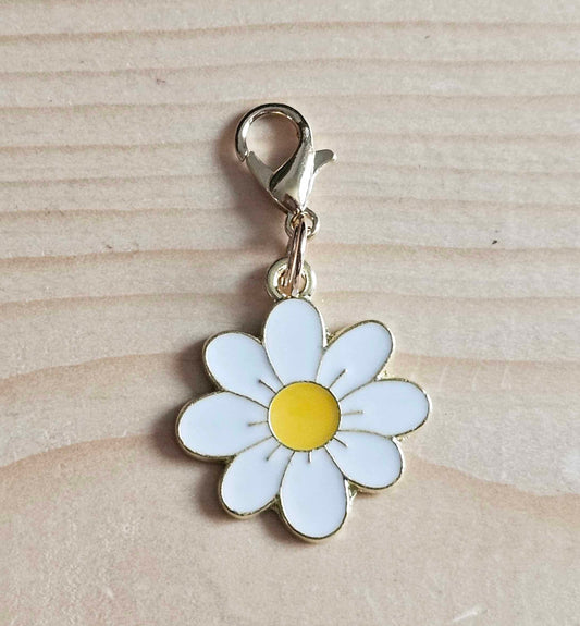 WHITE DAISY / Planner Charm / Journal Charm / Zipper Pull / Bookmark Charm / Planner accessories